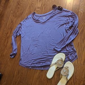 Long sleeve V-neck T-shirt